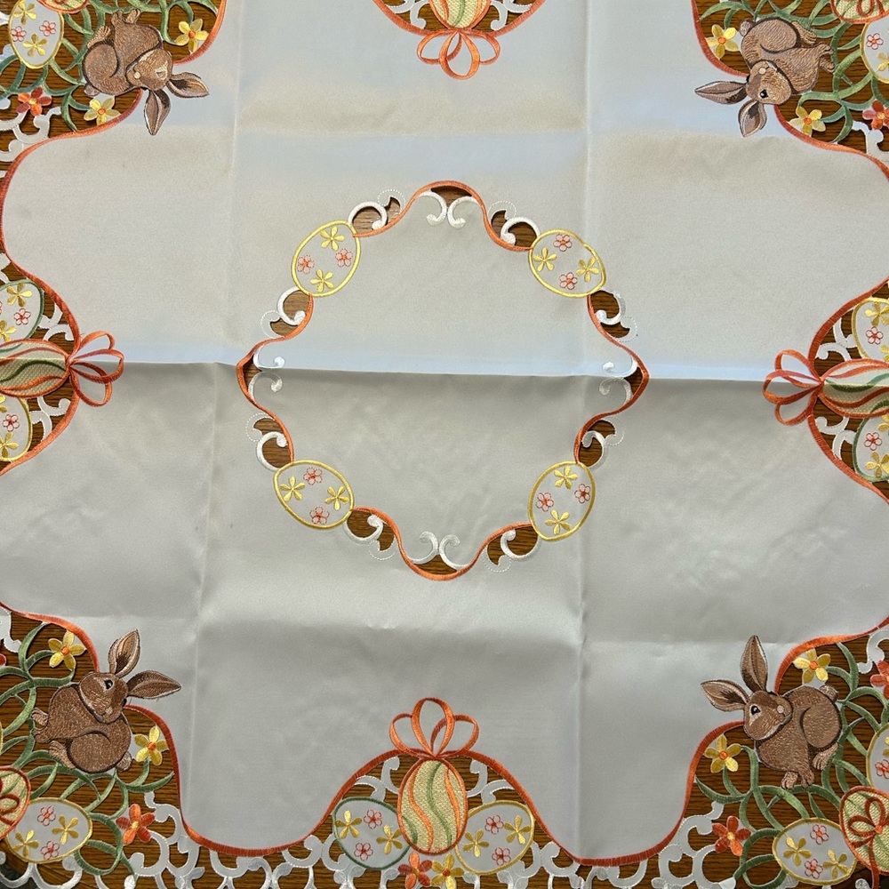 Gorgeous Square Cloth Table Topper with Embroidery 34”x34” NWOT